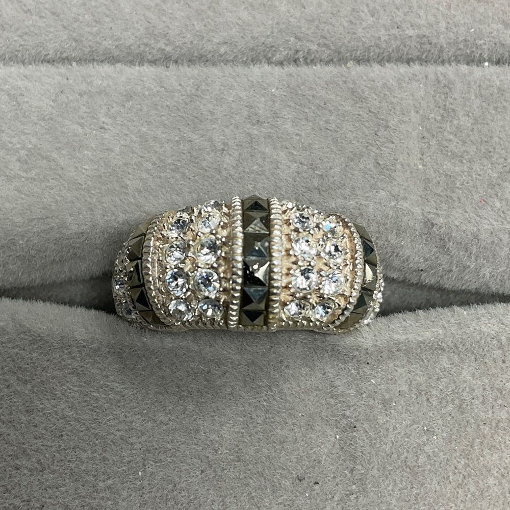 Elegant Sterling Silver and Black Crystal Ring